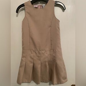 Girls IZOD SLEEVELESS JUMPER SIZE 1. School uniform.